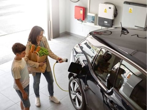 Award-Winning Solar, Battery & EV Integration Specialist