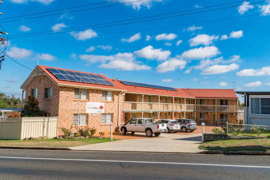 Freehold Motel Including Fully Furnished 4 Bedroom House