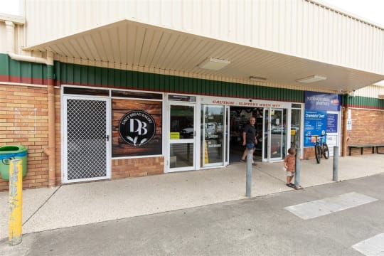 Profitable Bakery + Freehold  / Prime Sea Change Location!