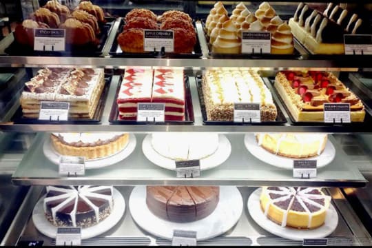 Step into Wollongong's favourite dessert bar and start earning from day one!