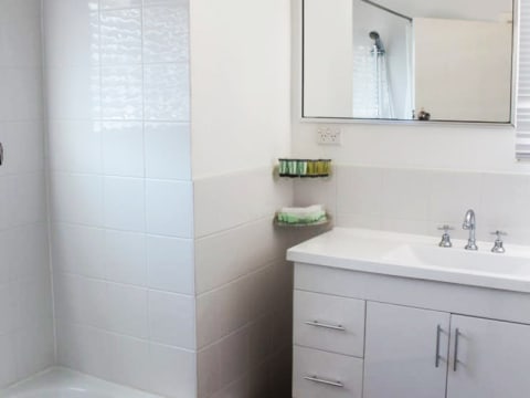 Freehold Motel Including Fully Furnished 4 Bedroom House