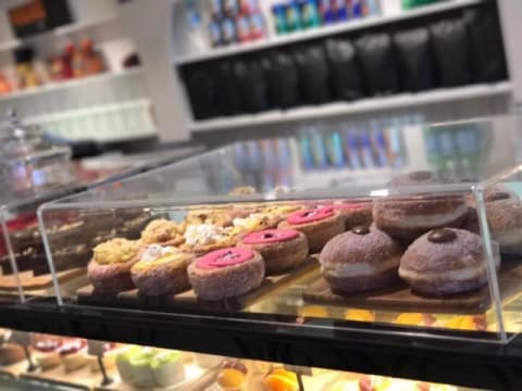 ICE CREAM / GELATERIA IN PRIME LOCATION.  LONG LEASE WITH TOP QUALITY FIT-OUT!