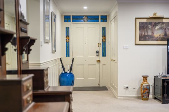 Prime Location Residence with Income or 3 BnB lets (stca) or Health Professional Rooms