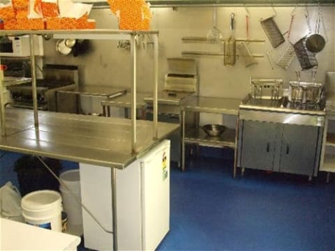 JUST HOOKED - WELL KNOWN SEAFOOD RESTAURANT/CAFE WITH 3 BEDROOM RESIDENCE