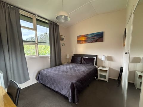 FREEHOLD GOING CONCERN - Lake Bolac Motel - 1P0565