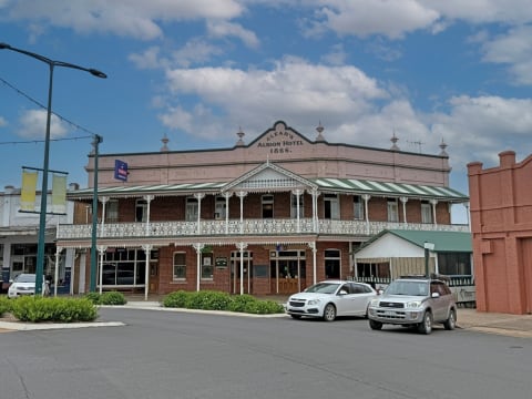 Freehold Hotel for Sale - Albion Hotel, Grenfell