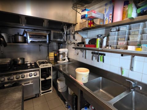 [ABS-100] LE CAFE FLO French cuisine cafe in Thornbury for sale