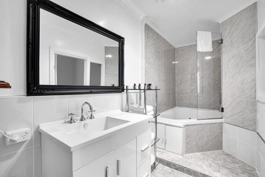 Profitable Iconic FHGC Bischoff 15 Room Hotel Waratah Tas $1mill+ T/O Growth Potential 10% ROI