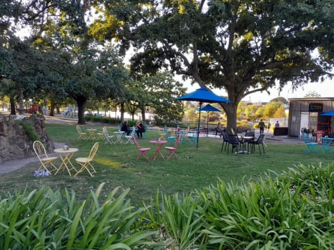 Popular Lakeside Cafe in a Tourist Location – Ararat, Vic