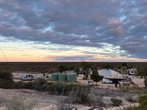HAMELIN POOL CARAVAN PARK & POST OFFICE & LIQUOR
