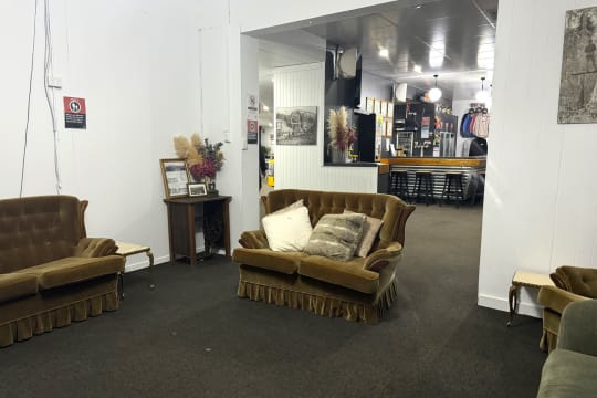FREEHOLD VACANT POSSESSION - Blighty Hotel, NSW - 1P0436