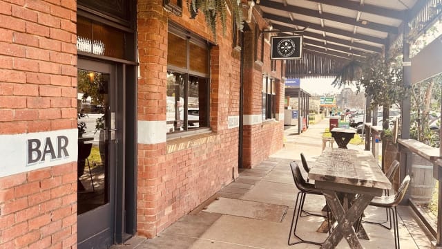 Award-Winning Farmers Arms Hotel – Creswick