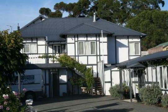 Sea/Tree change with this unique business and residential property