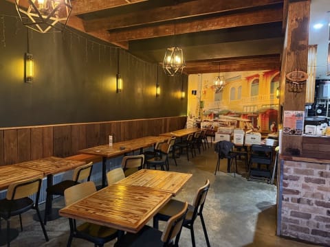 Thai Restaurant in Busy Shopping Centre – High Growth Potential