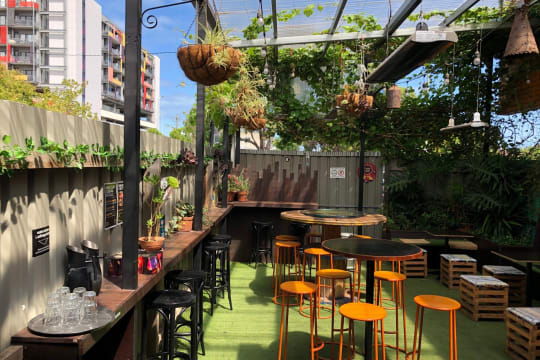 Littlefoot - Popular Bar & Live Music Venue