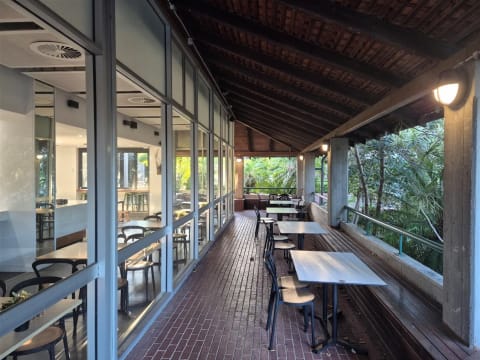 Perth Uni Cafe in Top Location