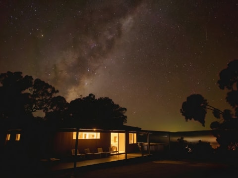 Dark Sky Hill - Turnkey Astro-Tourism Property with Private Observatory and Established Skywatchi...
