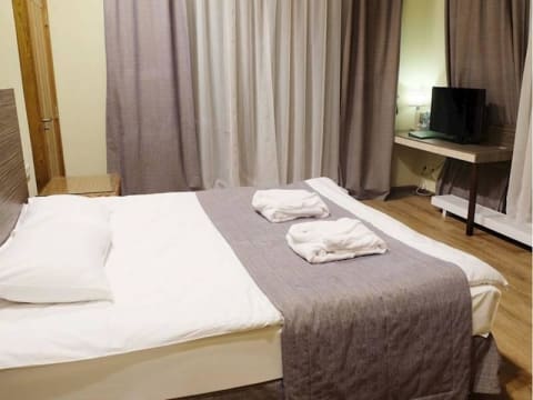 Regional QLD Leasehold Motel - 21 Rooms with Restaurant