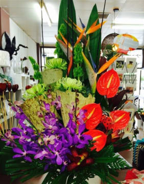FLORIST  GIFTS  PLANTS & POTS - ONLY ONE IN BEACONSFIELD -