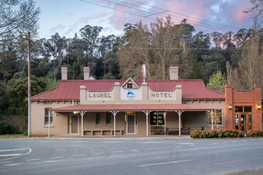 Mitta Pub