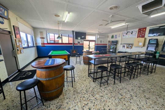 Murray River One Pub Town - Railway Hotel, Strathmerton Vic