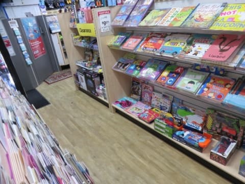 Burnett Heads Post and News (SP2522)