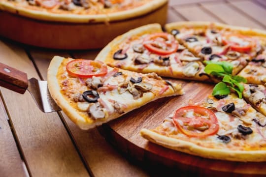 Pizza & Pasta Takeaway – $35K PW Takings | Only $600 PW Rent | Semi-Managed [2609011]