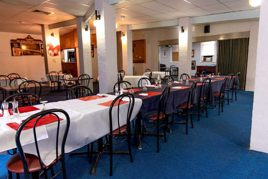 ONE OF THE CHEAPEST PUBS IN VICTORIA - 121HF