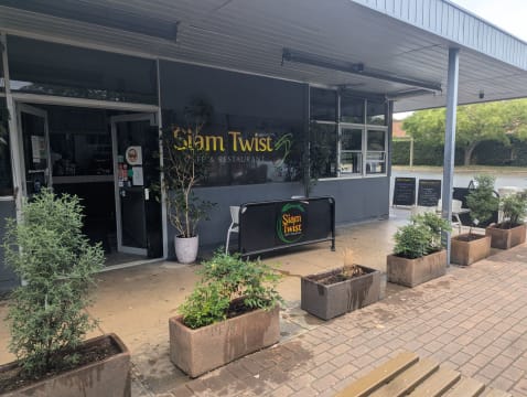 Established Cafe on Corner Location, Hackett Shops