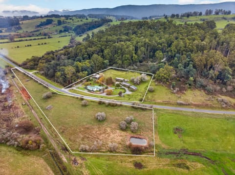 FHGC Tasmanian Accommodation A1 Presentation Spectacular Views 10%ROI 6 Cabins 2 Houses 2 Titles