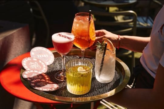 ICONIC WINE BAR and PIZZERIA IN PRIME LOCATION