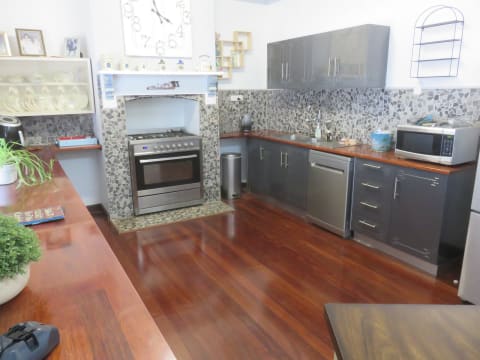 Hrwfb74nsj8wqbwhm1c2