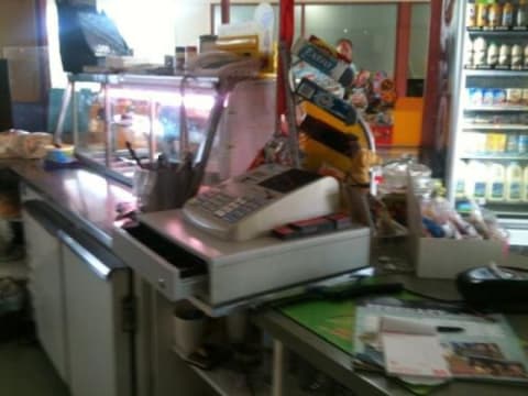 GREAT CAFE / TAKEAWAY FOR SALE IN GOOD SHOPPING COMPLEX