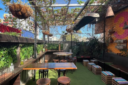 Littlefoot - Popular Bar & Live Music Venue