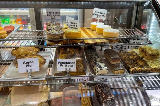 LEASEHOLD - Gardens Lake Cafe, Ararat VIC - 1P0617