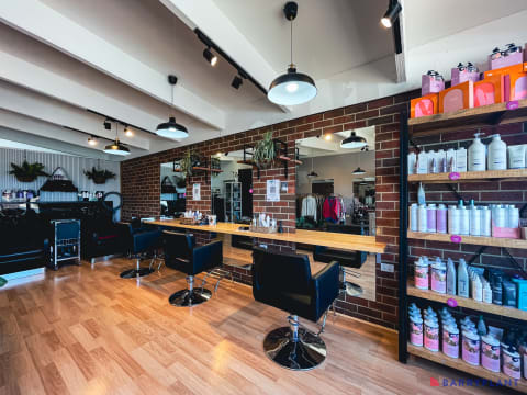 Thriving Hair Salon in Prime Cowes Location – Excellent Opportunity!