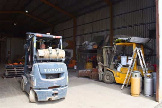 Large-Scale Sandblasting Facility With Freehold