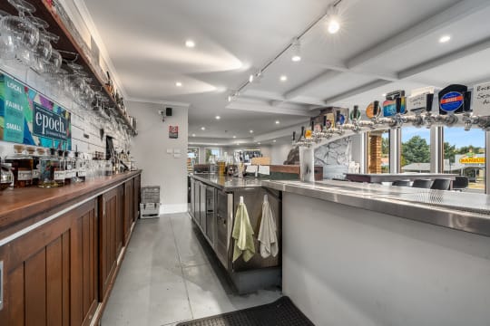 RARE FREEHOLD HOSPITALITY OPPORTUNITY IN ORANGE’S GROWING EASTERN CORRIDOR - 153HF