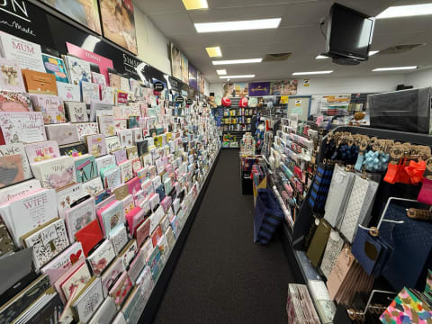 Well-maintained family news/lotto – easily run by a single person