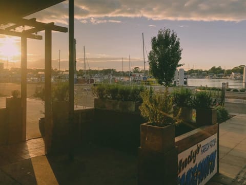 UP MARKET TAKEAWAY IN PRIME WATERFRONT LOCAL