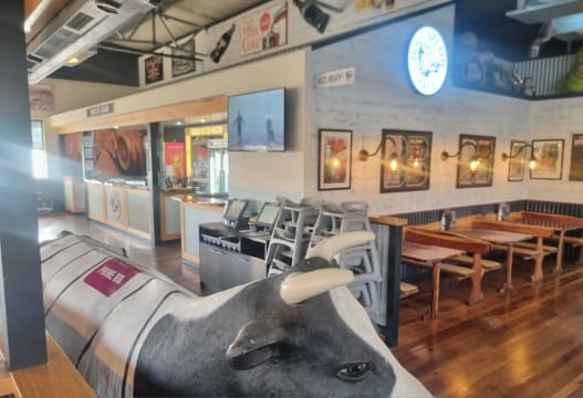 National Restaurant Franchise Opportunity. Excellent Net Profit Estabishment.