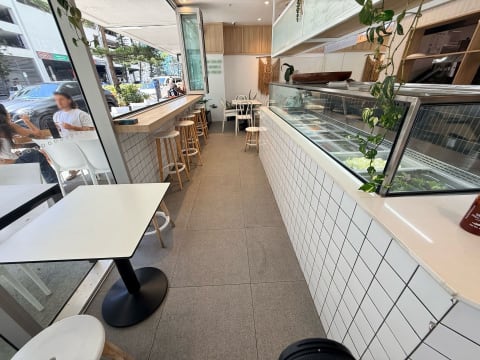 Licensed Corner Restaurant, 60+ Seats, Oracle Broadbeach