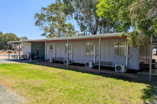 Post Office Hotel & Caravan Park