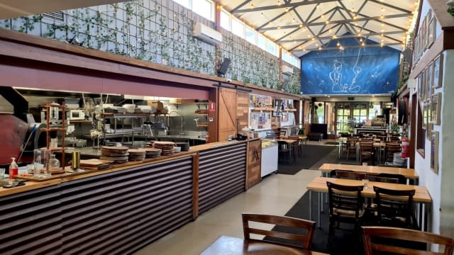 Missing Gorilla - A spacious family friendly pub and live music venue.