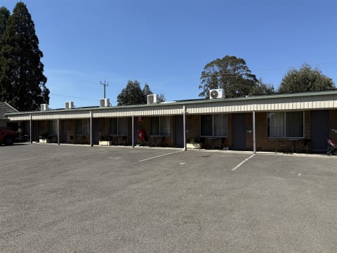 Under Contract - Profitable Leasehold Motel with Caravan Park & Camp sites in Ballarat