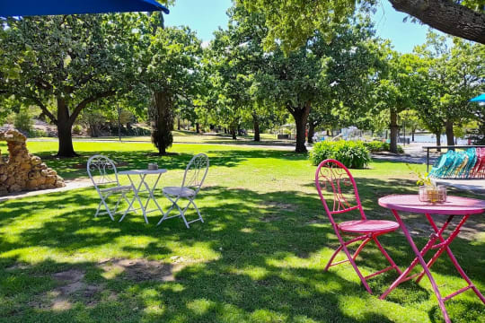 LEASEHOLD - Gardens Lake Cafe, Ararat VIC - 1P0617