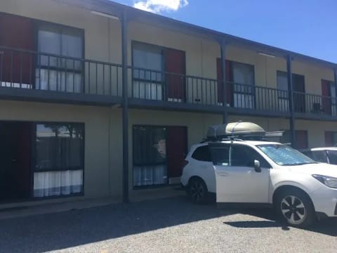 24 Room Leasehold  Motel for Sale – Wentworth. NSW $ 550,000