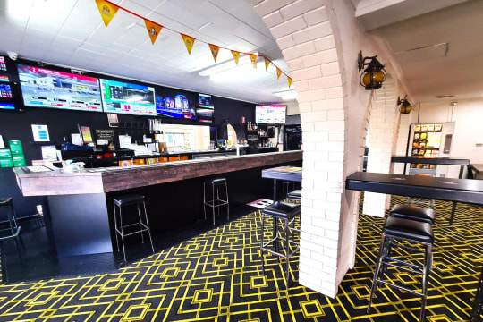 UNDER OFFER - Family Hotel, Cootamundra NSW - 1P0382