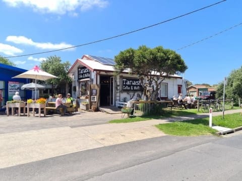 Tanash Coffee and Waffles – San Remo