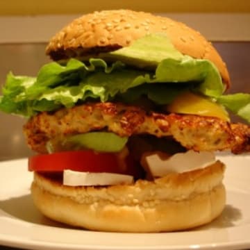 BURGERS - BRAND NEW SHOP.   5PM- 9PM.   RENT: $850PW.   TAKING $11000PW.  2 PERSON  OPERATION